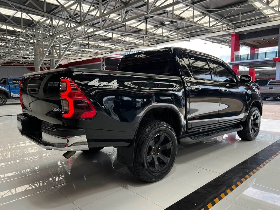 2021 Toyota revo 2.4 mid 4x4 view 6