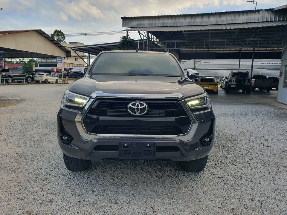 2023 Toyota hilux revo view 2