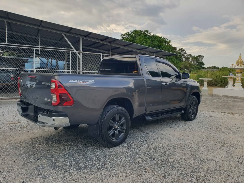 2023 Toyota hilux revo view 6