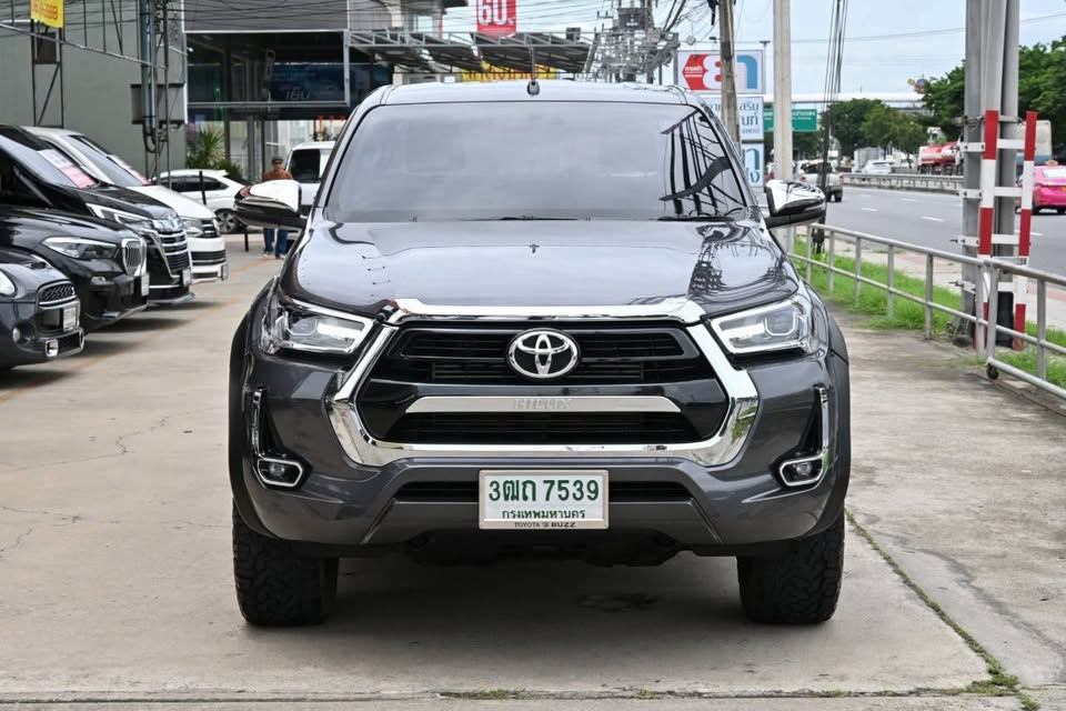 2022 Toyota hilux revo view 2