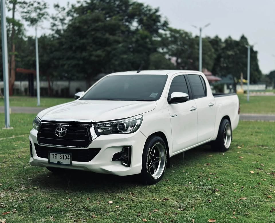 2019 Toyota hilux revo view 2