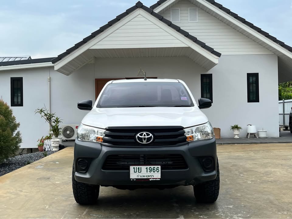 2016 Toyota revo 2.8standard cab 4x4 mt view 2