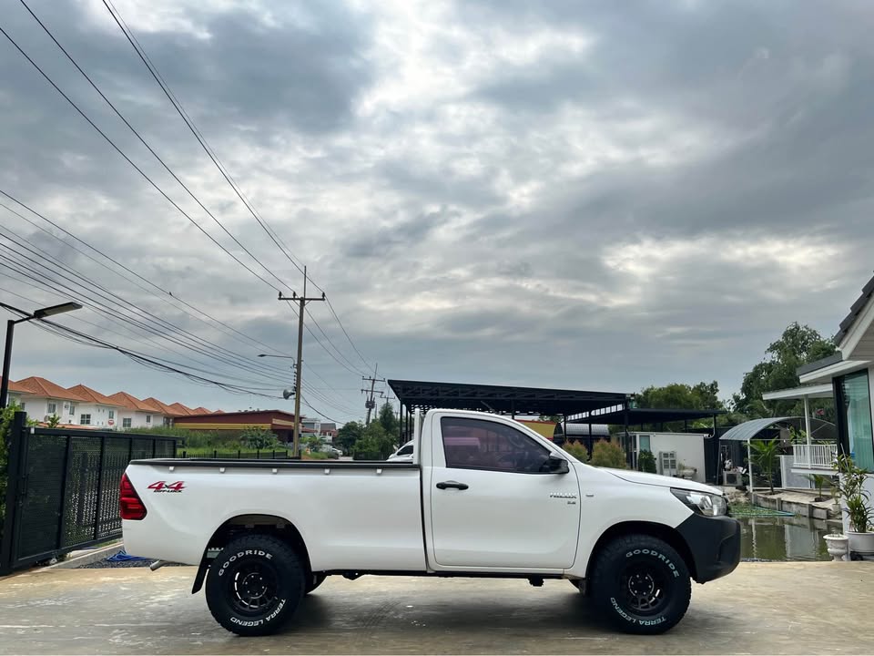 2016 Toyota revo 2.8standard cab 4x4 mt view 4