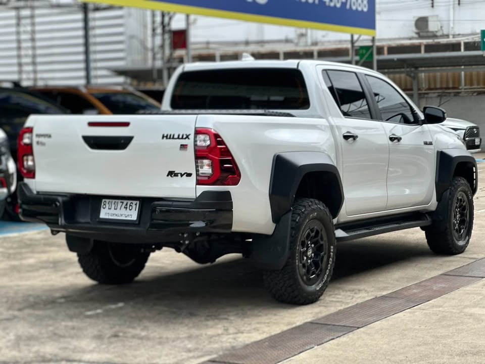 2024 Toyota revo view 4