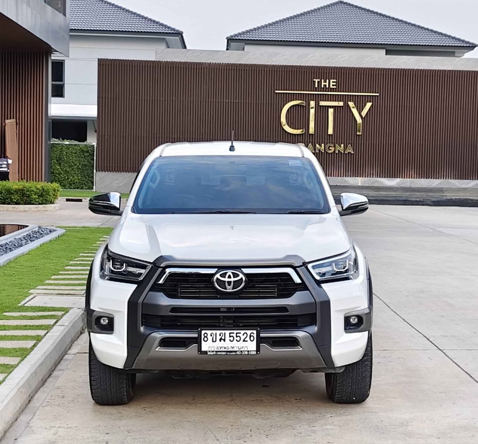 2020 Toyota hilux revo view 2