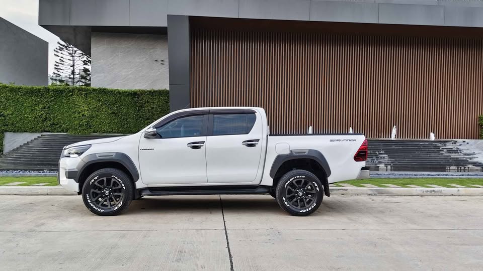 2020 Toyota hilux revo view 3