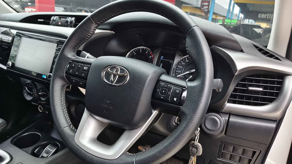2020 Toyota hilux revo view 6