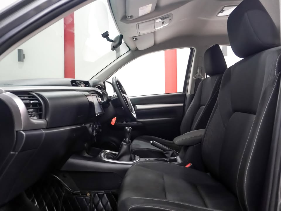 2022 Toyota hilux revo 2.4 z edition mid double cab view 6