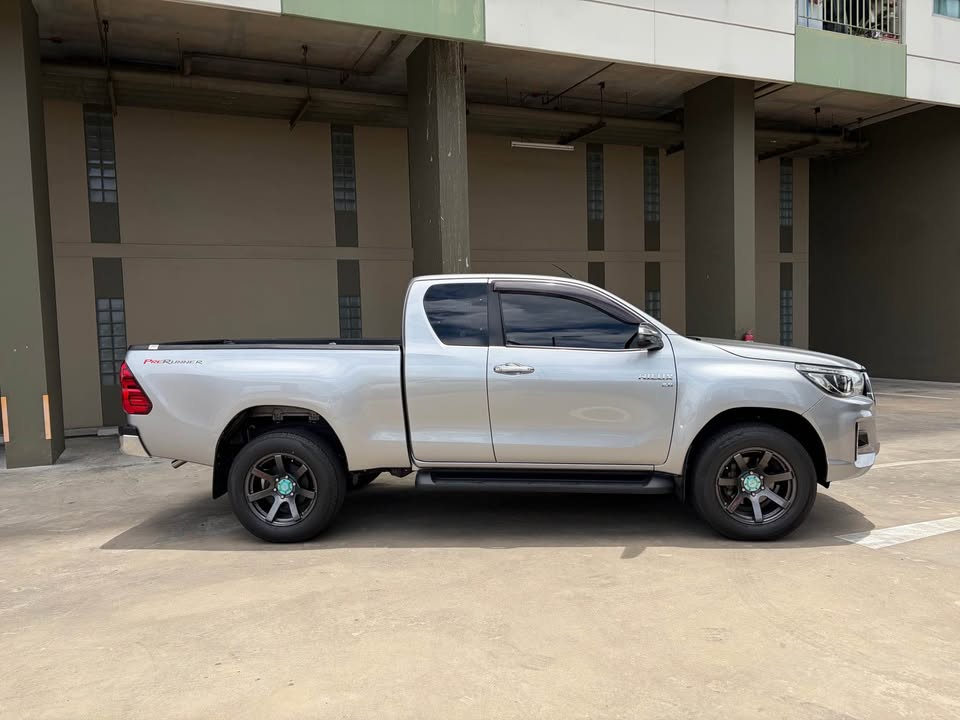 2018 Toyota revo view 2