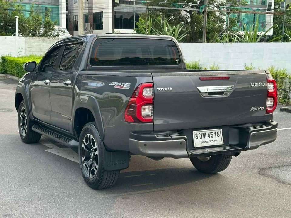 2022 Toyota hilux revo 2.4 mid double cab view 4