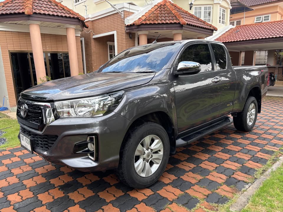 2018 Toyota hilux revo view 2