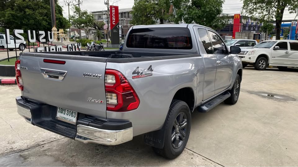 2021 Toyota hilux revo view 6