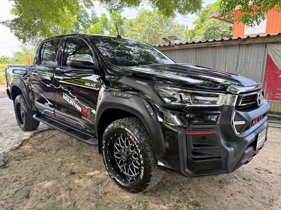 2022 Toyota revo 2.4 mid auto ปี22