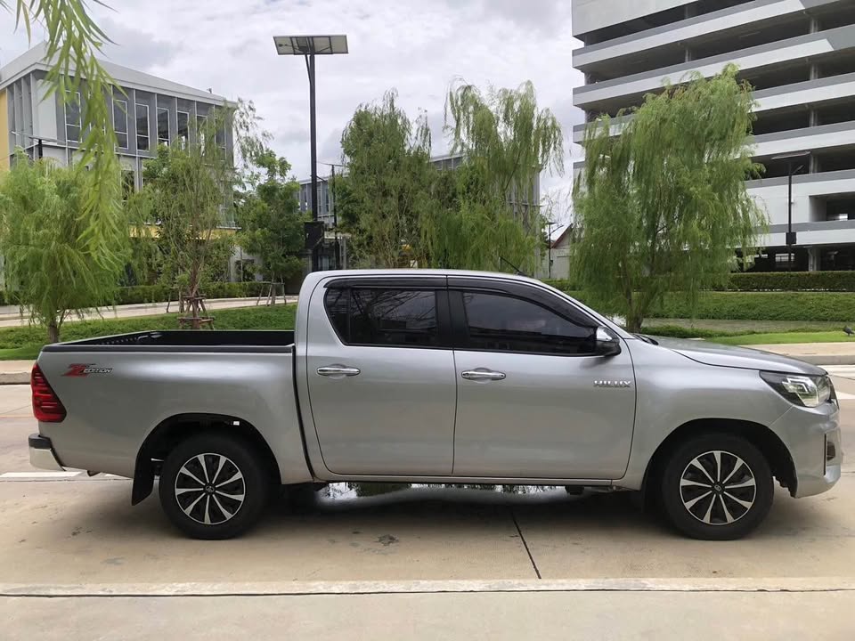 2019 Toyota revo 2.4 double cab auto view 3