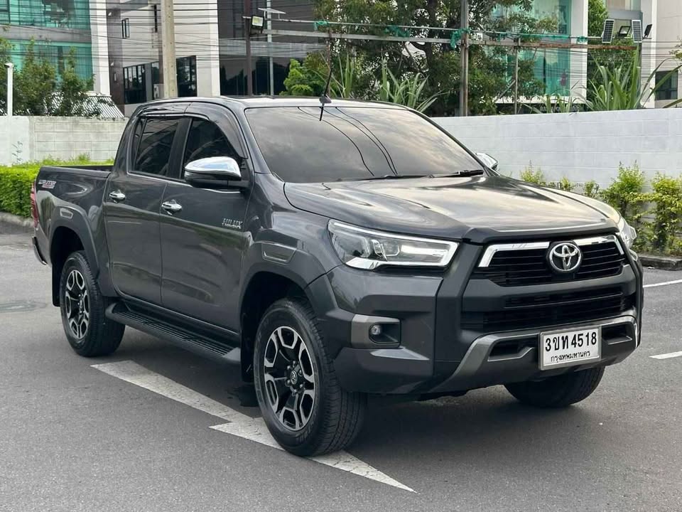 2022 Toyota revo view 4