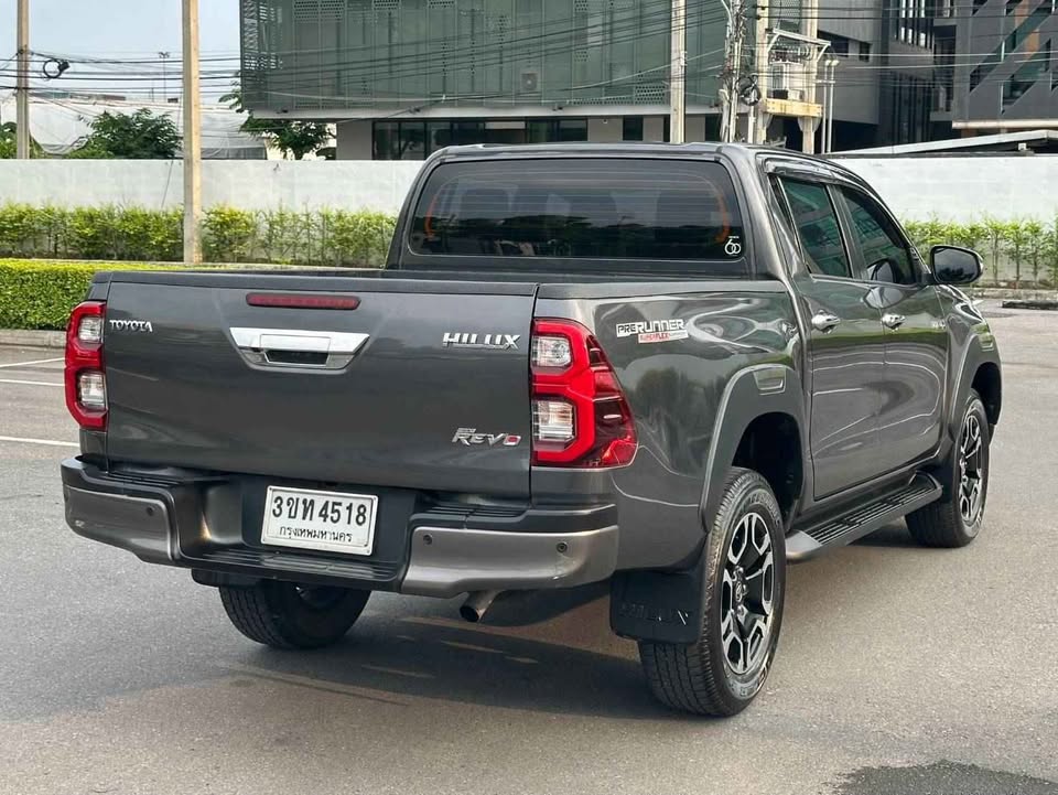 2022 Toyota revo view 6