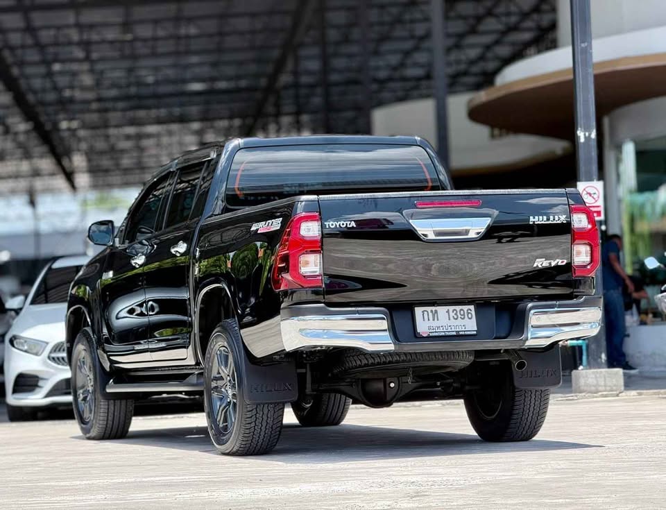 2023 Toyota hilux revo 2.4 auto view 5