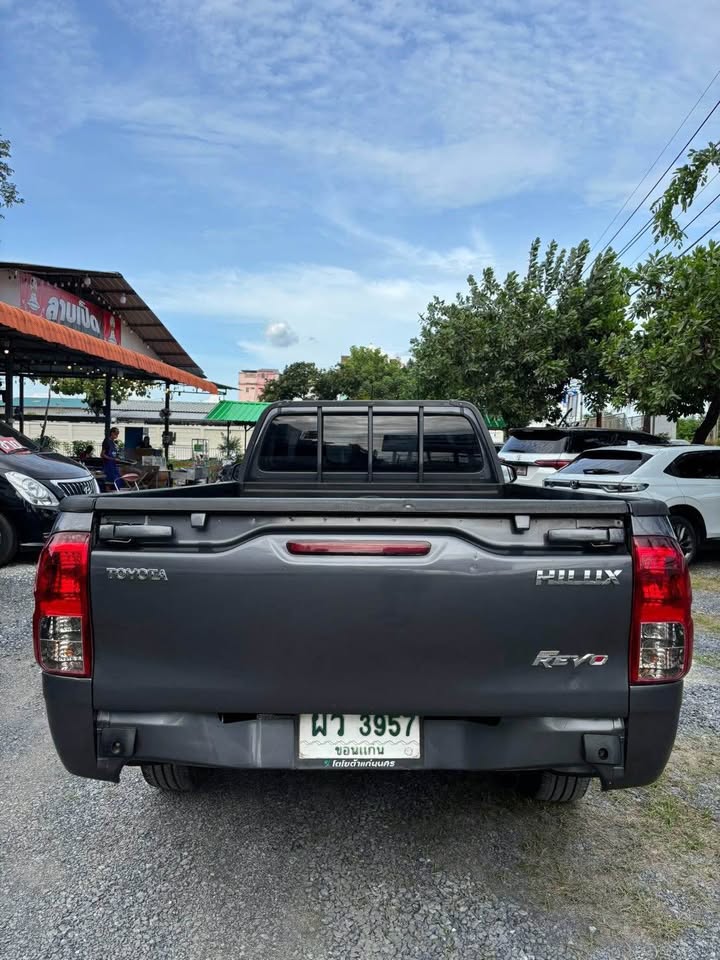 2018 Toyota revo 2.4 pickup m/t มือเดียว view 5