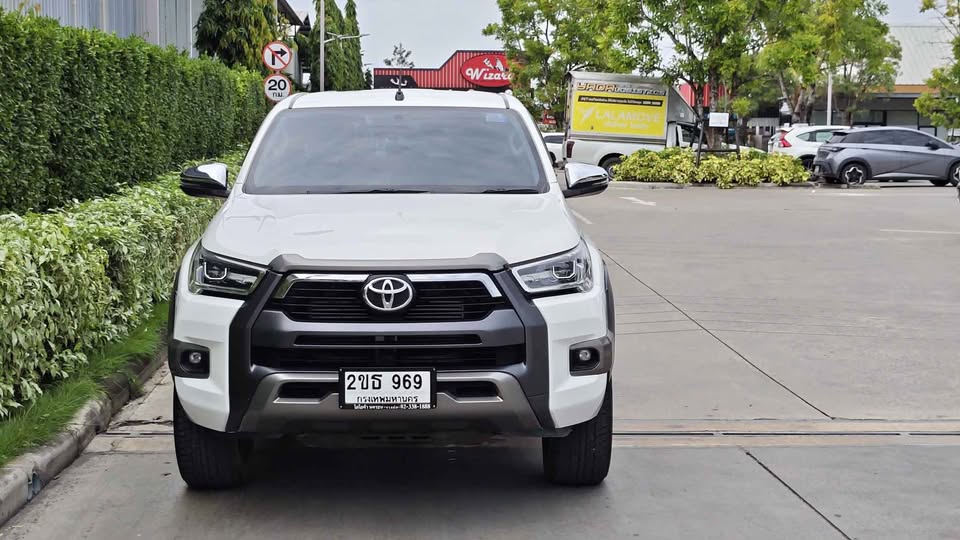 2022 Toyota Innova view 2