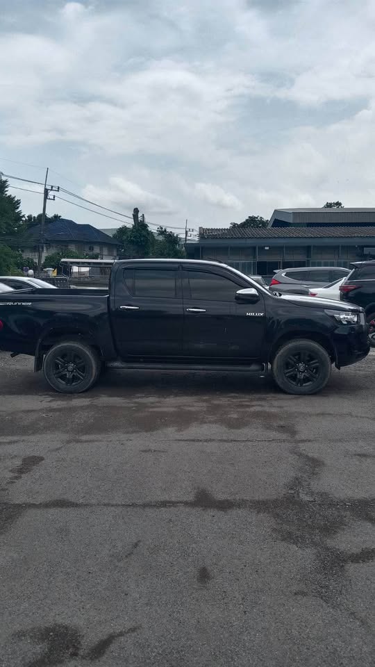2020 Toyota revo view 4