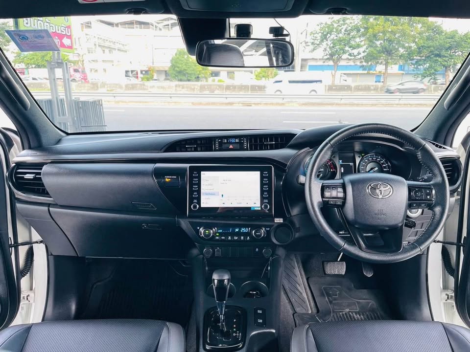 2021 Toyota revo view 4