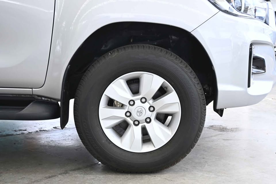 2020 Toyota hilux revo view 2
